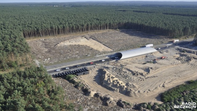 Energopol Szczecin rozpoczął kolejny etap modernizacji odcinka autostrady A6 między węzłami Dąbie i Rzęśnica. Zamknięty został jeden pas jezdni w kierunku Goleniowa.