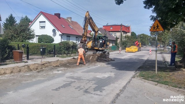 Do końca miesiąca z poważnymi kłopotami podróżować będą kierowcy jadący w obu kierunkach ulicą Krakowską na Gumieńcach. Trwa remont nawierzchni.