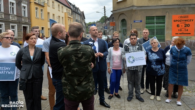 Trzeba tchnąć życie w zapomniane osiedla Szczecina - mówił na konferencji prasowej kandydat na prezydenta miasta ze Szczecińskiego Ruchu Miejskiego. Piotr Czypicki wraz ze swoimi kandydatami do rady miasta spotkał się z dziennikarzami na Stołczynie.