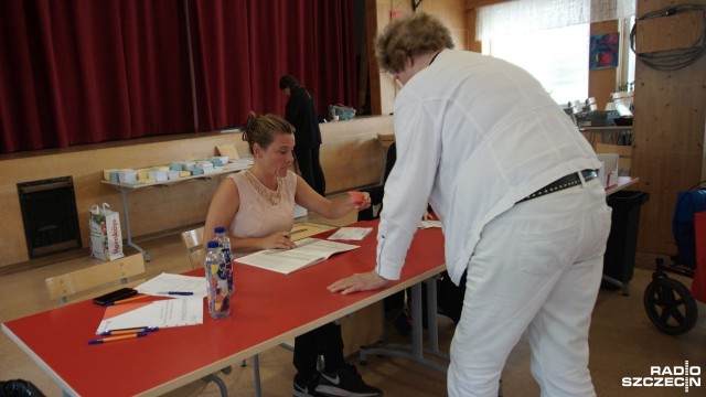 Jeden z okręgów wyborczych w Szwecji przesłał omyłkowo dane głosowania do parlamentu jako głosy oddane w wyborach do sejmiku województwa. Dało to centrolewicy większe szanse na utworzenie nowego rządu.