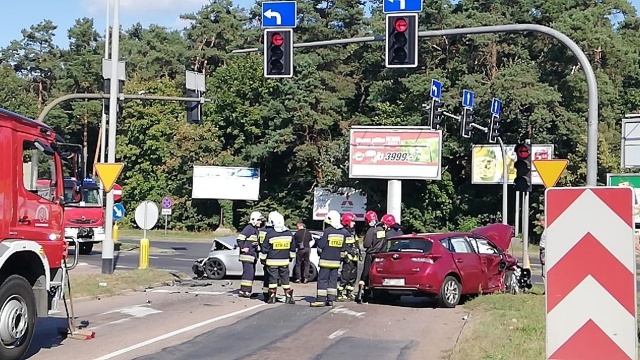 W Płoni na skrzyżowaniu ulic Przyszłości z Szosą Stargardzką zderzyli się kierujący BMW i Toyotą.
