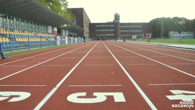 Nowy stadion lekkoatletyczny otwarto w czwartek w Kołobrzegu. Powstał on w miejscu starego obiektu przy ulicy Śliwińskiego przy Zespole Szkół im. Mikołaja Kopernika. Nosi imię Michała Barty, wieloletniego oszczepnika i trenera kołobrzeskiego klubu.
