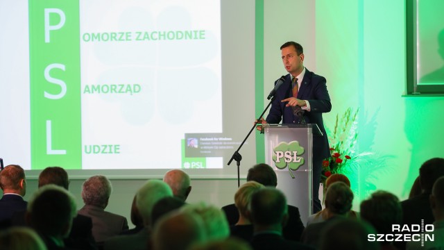 Prawo i Sprawiedliwość jest spóźnione z kampanią i będzie mieć gorszy wynik wyborczy niż Polskie Stronnictwo Ludowe - zapewnił w sobotę na konwencji ludowców w Szczecinie Władysław Kosiniak-Kamysz. Przewodniczący PSL zaapelował także do mieszkańców wsi, by nie dali się nabrać.