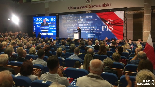 Silne Pomorze Zachodnie to polska racja stanu - te słowa prezydenta Lecha Kaczyńskiego, który mówił tak podczas wizyty w naszym regionie, przypomniał w niedzielę w Szczecinie prezes Prawa i Sprawiedliwości Jarosław Kaczyński. W samo południe w auli Uniwersytetu Szczecińskiego rozpoczęła się konwencja wyborcza PiS.