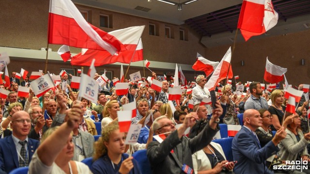 Pomorze Zachodnie musi być silne - mówił prezes Prawa i Sprawiedliwości Jarosław Kaczyński na Konwencji Wyborczej. Prawie dwa tysiące osób wysłuchało wystąpienia prezesa PiS, premiera Mateusza Morawickiego i kandydata tej partii na prezydenta Szczecina - Bartłomieja Sochańskiego.