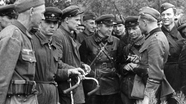 79 lat temu, 17 września 1939 roku wojska sowieckie bez wypowiedzenia wojny, wkroczyły na terytorium naszego kraju. Armia Czerwona przed świtem przekroczyła granicę z Polską, na całej jej długości.