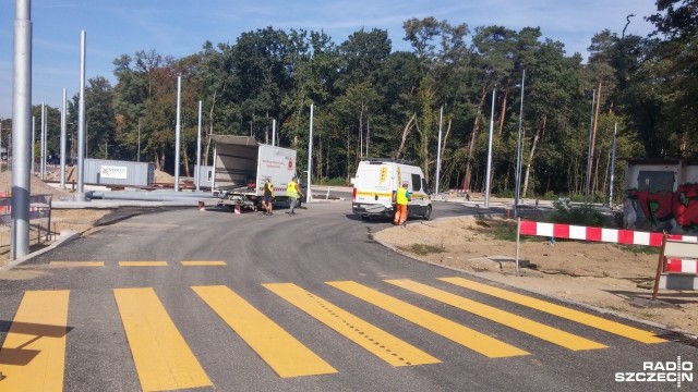 Przebudowa ulicy Arkońskiej w Szczecinie wchodzi w kolejny etap. Od środy zmieni się organizacja ruchu na skrzyżowaniu alei Wojska Polskiego z ulicami Arkońską i Szafera. Zmiany nie dotyczą tramwajów i autobusów. Komunikacja miejska będzie kursować tak jak do tej pory.