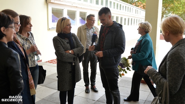Grupowe zdjęcie byłych uczniów, test wiedzy dla absolwentów, ale przede wszystkim wspomnienia dawnych lat. Tak wyglądały sobotnie obchody 50-lecia istnienia VII Liceum Ogólnokształcącego w Szczecinie.