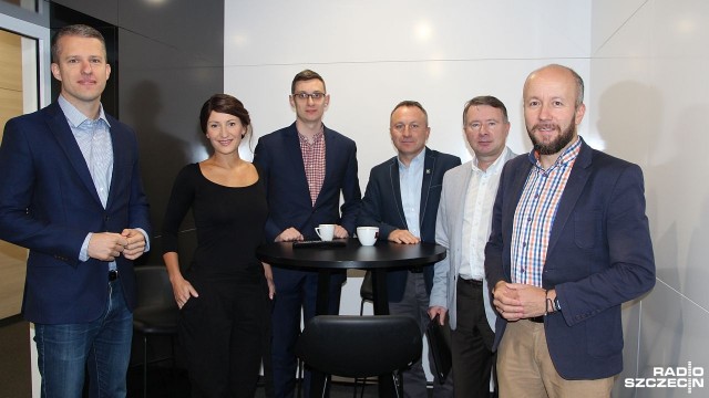 Pomorze Zachodnie zawdzięcza rozwój koalicji PO i PSL - mówił poseł PO. To jakiś żart - odpowiada Zjednoczona Prawica. Takie słowa padły w trakcie dyskusji w Kawiarence politycznej Radia Szczecin.