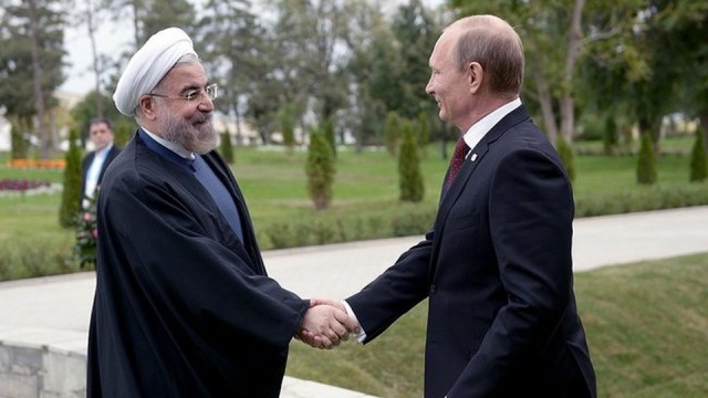 Irański prezydent Hasan Rouhani oskarża Stany Zjednoczone i wspierające je kraje Zatoki Perskiej o sponsorowanie arabskich organizacji separatystycznych. W czasie sobotniego ataku terrorystycznego w miejscowości Ahwaz zginęło 25 osób, z czego połowa to członkowie Korpusu Strażników Rewolucji Islamskiej.