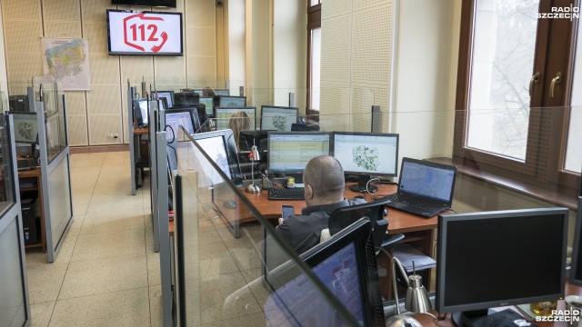 Grzywną w wysokości tysiąca złotych został ukarany mieszkaniec Mierzyna, który notorycznie blokował numery alarmowe. Mężczyzna dzwonił bez potrzeby pod numery 112 i 997 ponad 200 razy.