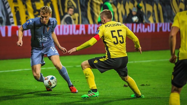 Serią rzutów karnych - po 90 minutach gry oraz dogrywce było 1-1 - zakończył się mecz w ramach Pucharu Polski, w którym GKS Katowice podejmował szczecińską Pogoń. Jedenastki skuteczniej wykonywał GKS (4-3).
