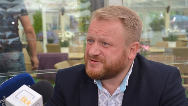 Zachodniopomorski marszałek Olgierd Geblewicz musi przeprosić kandydata na prezydenta Kołobrzegu Jacka Woźniaka. Taki jest wyrok Sądu Okręgowego w Koszalinie.