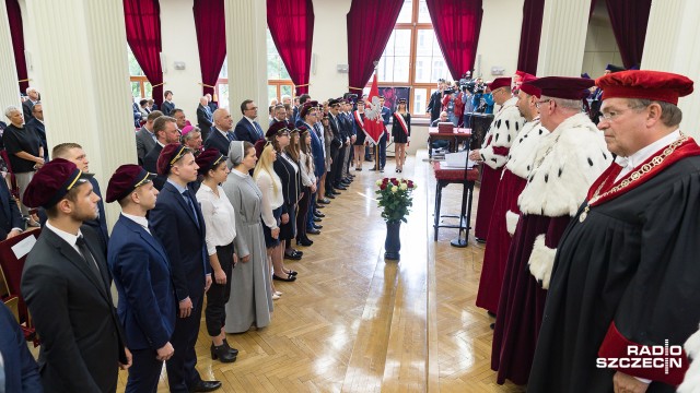 1300 studentów rozpoczęło studia na pierwszym roku na Pomorskim Uniwersytecie Medycznym w Szczecinie. W poniedziałek odbyła się inauguracja roku akademickiego.