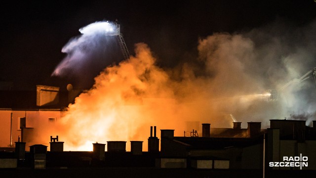 Kilkadziesiąt osób nie wróciło do swoich mieszkań po pożarze, który w poniedziałek wieczorem wybuchł w kamienicy przy ulicy Kaszubskiej, obok placu Lotników.