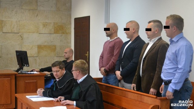 We wtorek w kołobrzeskim Sądzie Rejonowym wznowiono proces w sprawie czterech policjantów oskarżonych w głośnej sprawie dotyczącej użycia paralizatora wobec zatrzymanego.