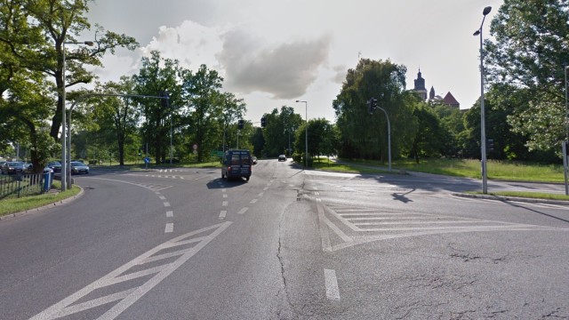 Dwa ronda będą budowane w Stargardzie. W szczecińskim oddziale Generalnej Dyrekcji Dróg Krajowych i Autostrad rozstrzygnięto właśnie przetarg i wyłoniono wykonawcę. Ronda zbuduje firma Maldrobud. Koszt inwestycji to prawie 13 milionów złotych.