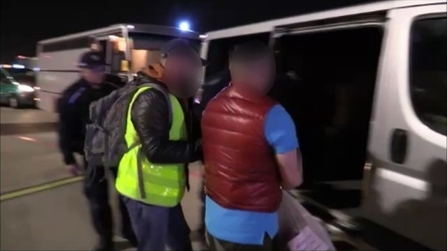 Ponad 100 zarzutów usłyszał szef grupy przestępczej wyłudzającej pieniądze metodą na wnuczka. 45-latka zatrzymała na terenie Wielkiej Brytanii tamtejsza policja, natomiast miejsce jego pobytu ustalili funkcjonariusze z Białegostoku.