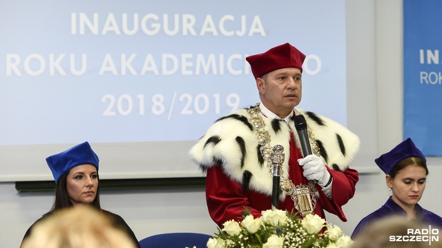 Rodzinna atmosfera i kompetentni wykładowcy - pod taką dewizą Wyższa Szkoła Humanistyczna Towarzystwa Wiedzy Powszechnej w Szczecinie zainaugurowała nowy rok akademicki.