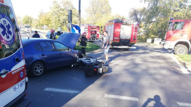 Do tragicznego wypadku doszło na krajowej 11 w miejscowości Mścice między Koszalinem a Kołobrzegiem. Samochód osobowy zderzył się z motocyklistą.