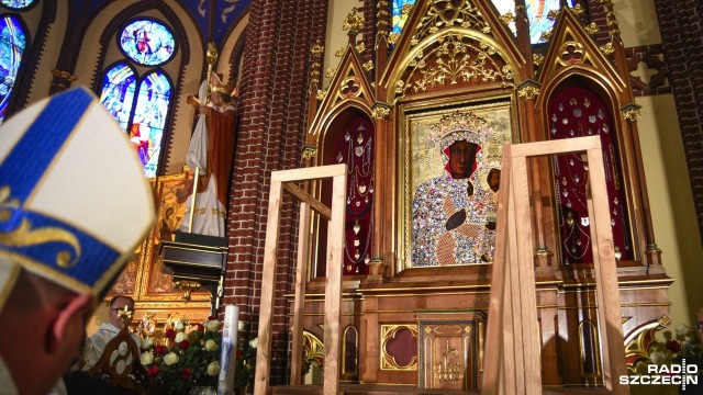 Obraz Matki Bożej Zwycięskiej został ukoronowany. Uroczystość odbyła się w sobotę w Bazylice Mniejszej przy ul. Bogurodzicy w Szczecinie.