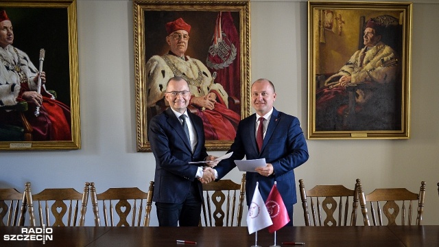 Nowy kompleks, w którym będą szkoleni studenci i lekarze, chce zbudować Pomorski Uniwersytet Medyczny w Szczecinie. Ma stanąć u zbiegu ulic Unii Lubelskiej i Zimowskiego. W poniedziałek, władze uczelni i miasta podpisały list intencyjny w sprawie przekazania gruntów.