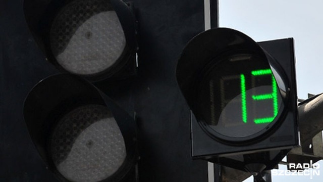 Kierowcy się już do nich przyzwyczaili i polubili. Kolejnych 10 urządzeń, które wyświetlają czas światła zielonego pojawiło się, w poniedziałek, na skrzyżowaniu ulic Santockiej z Jodłową oraz na Santockiej przy Witkiewicza.