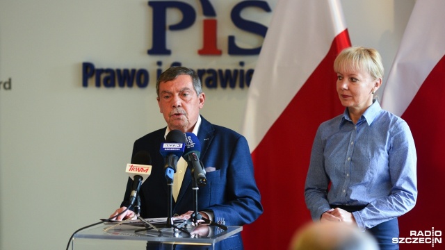 Profesor Andrzej Banaszek - kierownik Zakładu Budowy Statków, profesor Wojciech Bąkowski z Wydziału Zarządzania Uniwersytetu Szczecińskiego, Grzegorz Durski - działacz opozycji demokratycznej, to tylko kilka nazwisk osób z Honorowego Komitetu Poparcia Bartłomieja Sochańskiego.