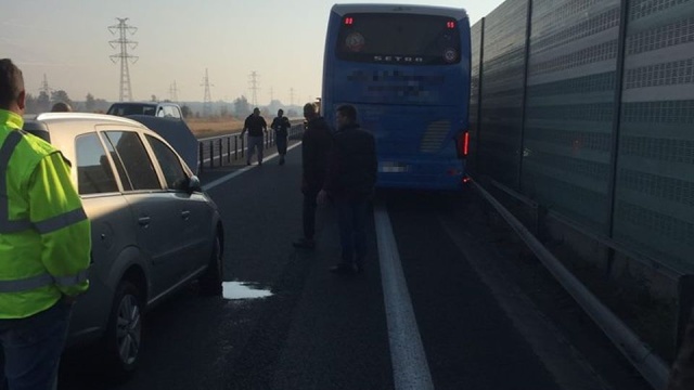 Na obwodnicy Kobylanki zderzyły się dwa auta osobowe. Nie ma rannych, ale droga w kierunku Stargardu jest zablokowana.
