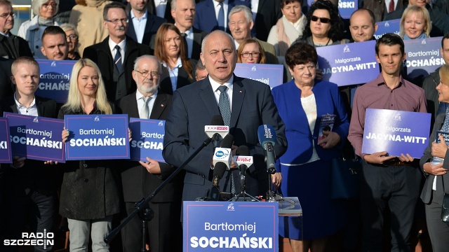 Podziękował wszystkim za zaangażowanie i po raz kolejny wsparł kandydata na prezydenta Szczecina. Minister spraw wewnętrznych i administracji Joachim Brudziński podsumował kończącą się w piątek kampanię wyborczą. Wraz z kandydatami na radnych miejskich i wojewódzkich odwiedził Targowisko Manhattan.