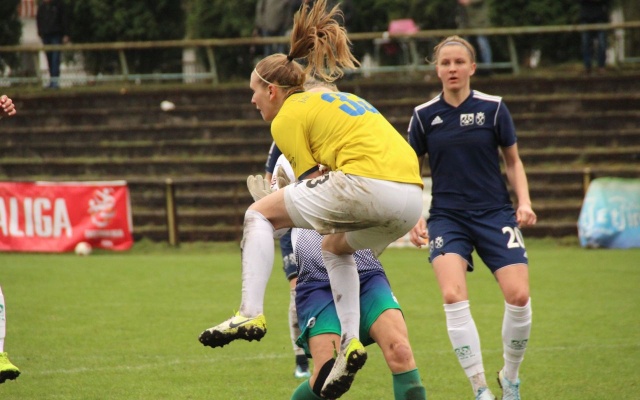 Remisem 1:1 zakończył się piłkarski mecz w 9. kolejce ekstraligi kobiet pomiędzy AZS-em UJ Kraków a Olimpią Szczecin.