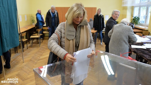 Do godziny 12 wyniosła ona 15,62 proc. uprawnionych do głosowania. W naszym województwie zagłosowało 14,41 proc. uprawnionych, a w Szczecinie - 14,61 proc.