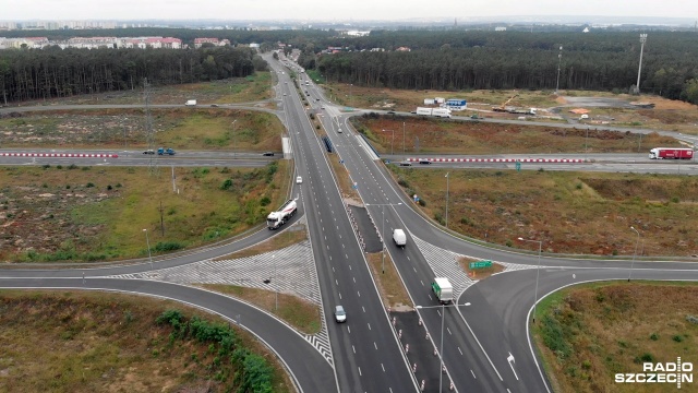 Sześć i pół miliarda złotych warte są trwające w województwie zachodniopomorskim budowy dróg krajowych. To jednak nie koniec, bo w przygotowaniu są kolejne. Szczeciński oddział Generalnej Dyrekcji Dróg Krajowych i Autostrad już podsumowuje zbliżający się do końca rok.