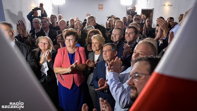 Kandydat do fotela prezydenckiego bez szansy na drugą turę - Bartłomiej Sochański z Prawa i Sprawiedliwości niewiele ponad 21 procent poparcia, ale za to prawie 25 procent głosów na PiS w wyborach do Rady Miasta i mniej więcej tyle samo do zachodniopomorskiego sejmiku - tak wynika z sondażu exit poll autorstwa Pracowni Analiz Obywatelskich.