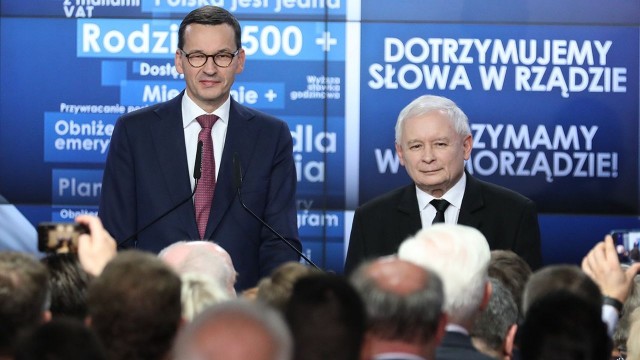 Prawo i Sprawiedliwość cieszy się z wyników wyborów do sejmików wojewódzkich. Według sondażowych wyników, partia rządząca zdobyła największe poparcie właśnie w wyborach do sejmików i w skali kraju zdobyła 32 procent głosów.