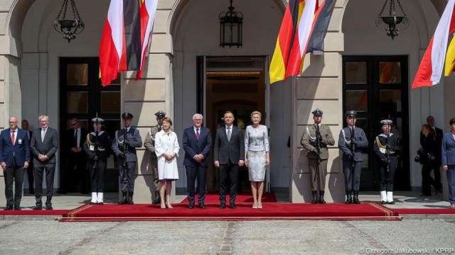 W Berlinie rozpoczęło się spotkanie prezydentów Polski i Niemiec. Andrzej Duda po raz pierwszy od kilkunastu miesięcy składa oficjalną wizytę w niemieckiej stolicy. Jest tam podejmowany przez swojego niemieckiego odpowiednika Franka-Waltera Steinmeiera.