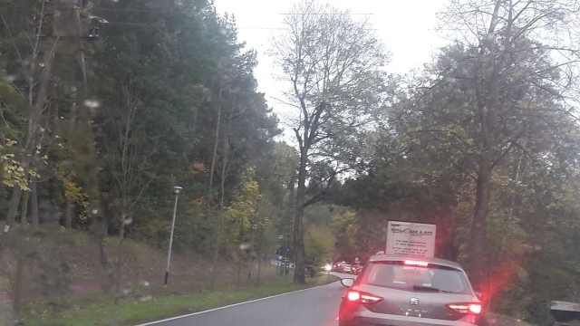 W mieście najtrudniej mają podróżujący w kierunku skrzyżowania przy jeziorze Głębokie. Korek na ul. Zegadłowicza sięga Pilchowa i ma około 2,5 kilometra długości.