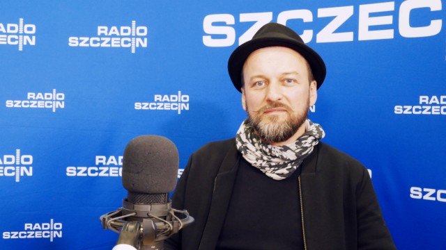 Teksty napisał Grzegorz Ciechowski, publiczność poznała je dopiero na albumie Fonetyki, a w piątek utwory będzie można usłyszeć w Szczecinie. W studiu koncertowym S-1 Radia Szczecin wieczorem odbędzie się koncert upamiętniający legendę polskiego rocka.