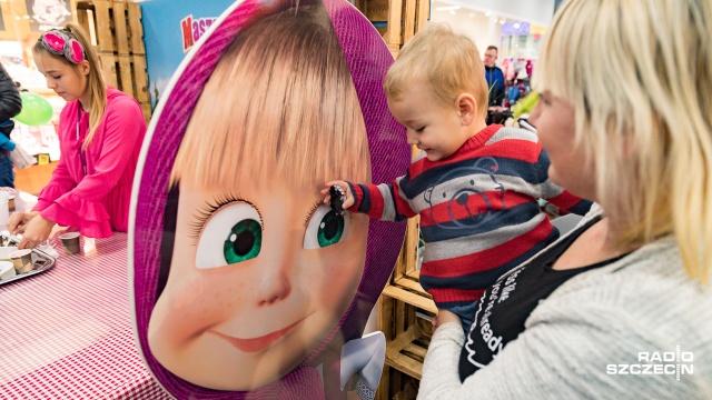 Tłumy ludzi przyszły w sobotę do szczecińskiej Galerii Gryf by spotkać się z Maszą i Niedźwiedziem. To bohaterowie popularnej rosyjskiej bajki.