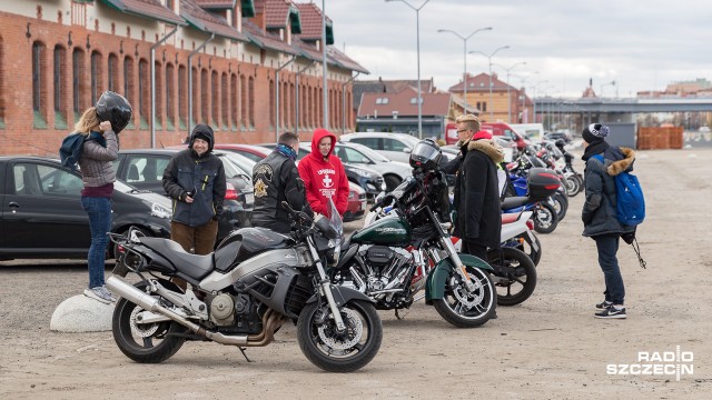 Kilkadziesiąt motocykli, mobilny punkt poboru krwi czy food trucki. Tak wyglądało sobotnie zakończenie sezonu motocyklowego na szczecińskiej Łasztowni.