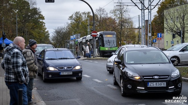 W poniedziałek Szczecinie zaczął obowiązywać drugi etap zmian w organizacji ruchu związany z przypadającym w czwartek dniem Wszystkich Świętych.