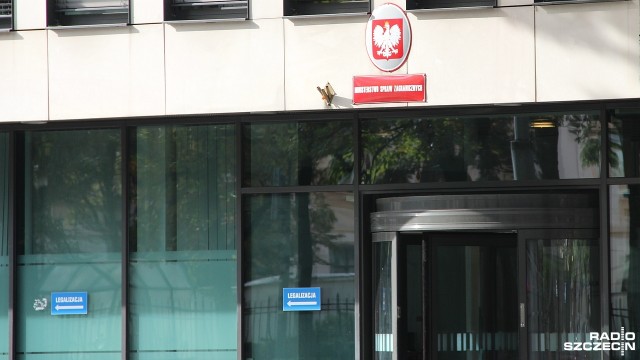 Specjaliści z resortu pracują nad sprawą uwolnienia polskich marynarzy, porwanych przez piratów u wybrzeży Nigerii - powiedział wiceminister spraw zagranicznych Piotr Wawrzyk.