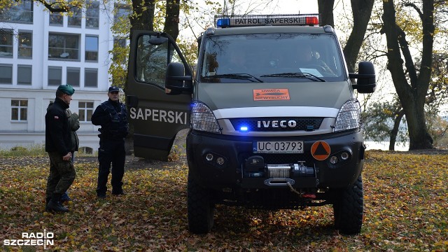 W pobliżu Domku Grabarza w szczecińskim parku Żeromskiego pracujący tam robotnicy znaleźli fragment bomby.
