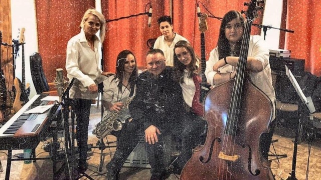 Teraz już jest, nazywa się FeelHormones Band i powstał w Szczecinie. Pięć kobiet i jeden rodzynek właśnie wydają płytę...