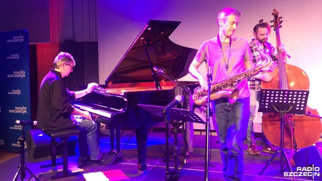 Już o godzinie 20 rozpocznie się koncert Radio Szczecin dla Niepodległej. Gwiazdą wieczoru w naszym studiu S-1 będzie jeden z najlepszych pianistów jazzowych na świecie - Darius Brubeck. Przed godziną 18 zakończyła się jedna z prób bandu Brubecka.