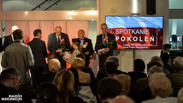 To wyróżnienia dla osób zasłużonych dla naszego województwa. Wśród nich nagrodzeni zostali ludzie, którzy walczyli na frontach II wojny światowej i byli ofiarami represji działacze opozycji i harcerze.