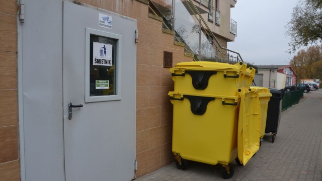 Milion złotych odszkodowania oczekuje od Urzędu Miasta w Kołobrzegu firma ATF, która od początku lipca zajmowała się odbiorem i wywozem śmieci od mieszkańców miasta. Zajmowała, bo z końcem października prezydent Kołobrzegu podjął decyzję o zakończeniu współpracy.