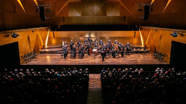 Filharmonia im. Mieczysława Karłowicza w Szczecinie świętuje stulecie odzyskania przez Polskę niepodległości cyklem jedenastu koncertów 100 na 100. Muzyczne dekady wolności. W piątek zaproponowała wileńską wersję opery Halka Stanisława Moniuszki w wykonaniu artystów skupionych wokół Orkiestry Capella Cracoviensis