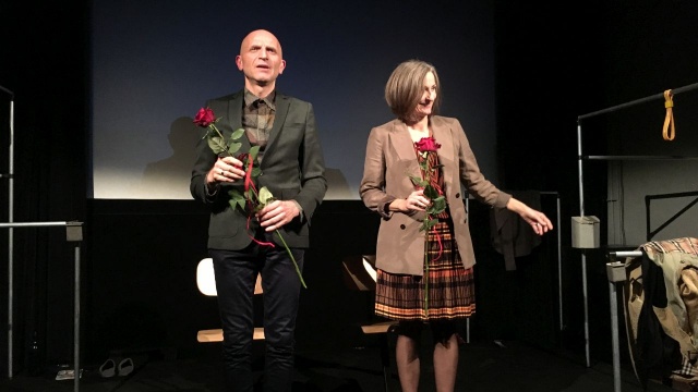 Najnowszy spektakl Teatru Piwnica przy Krypcie Zamku Książąt Pomorskich nosi tytuł Zakochać się. Premiera odbyła się w sobotę w Kinie Zamek.