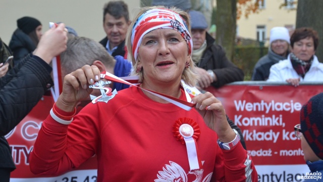Na sportowo postanowili uczcić setną rocznicę odzyskania niepodległości przez Polskę uczestnicy biegu w Kołobrzegu.